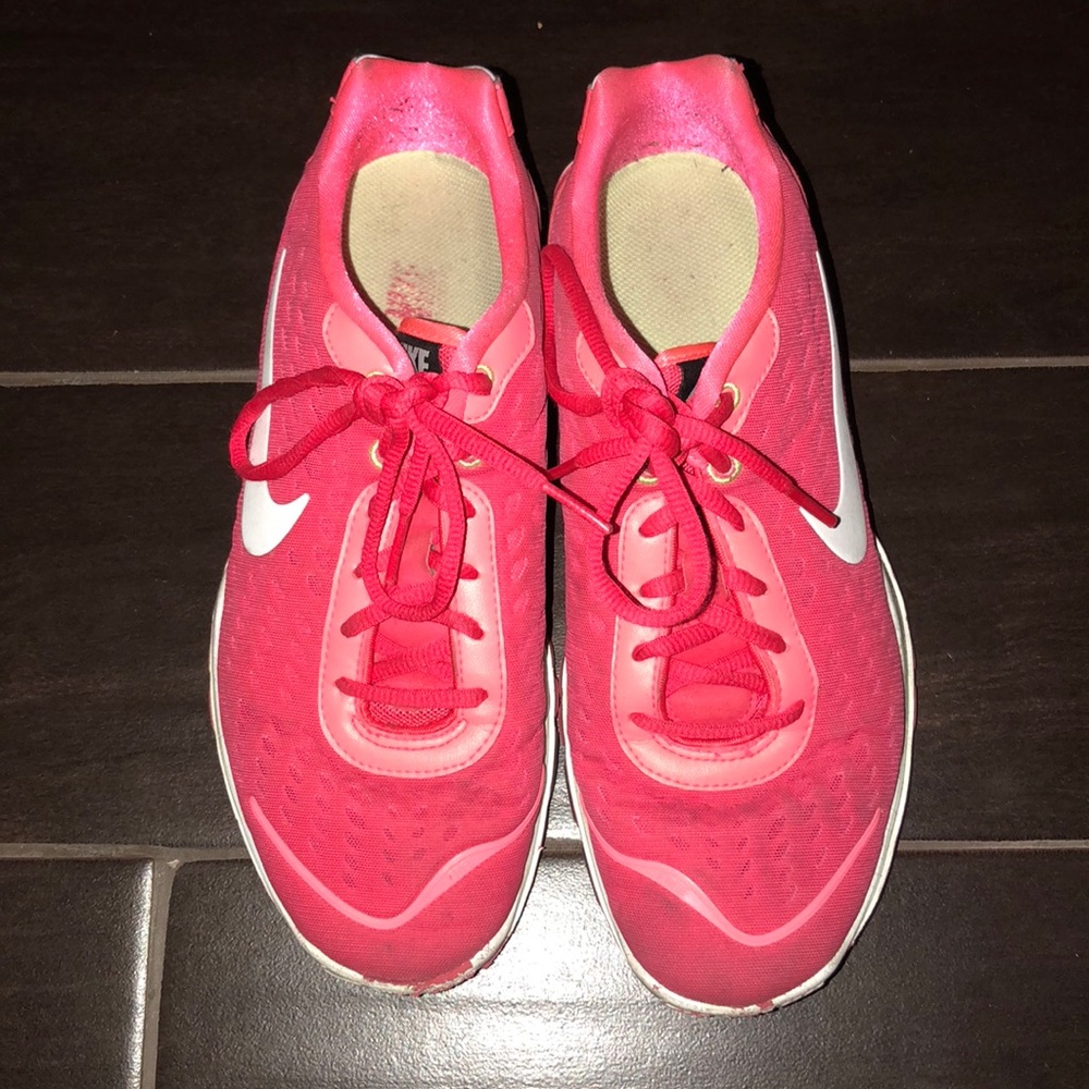 Used Nike Training Red/Pink Shoe Size 8